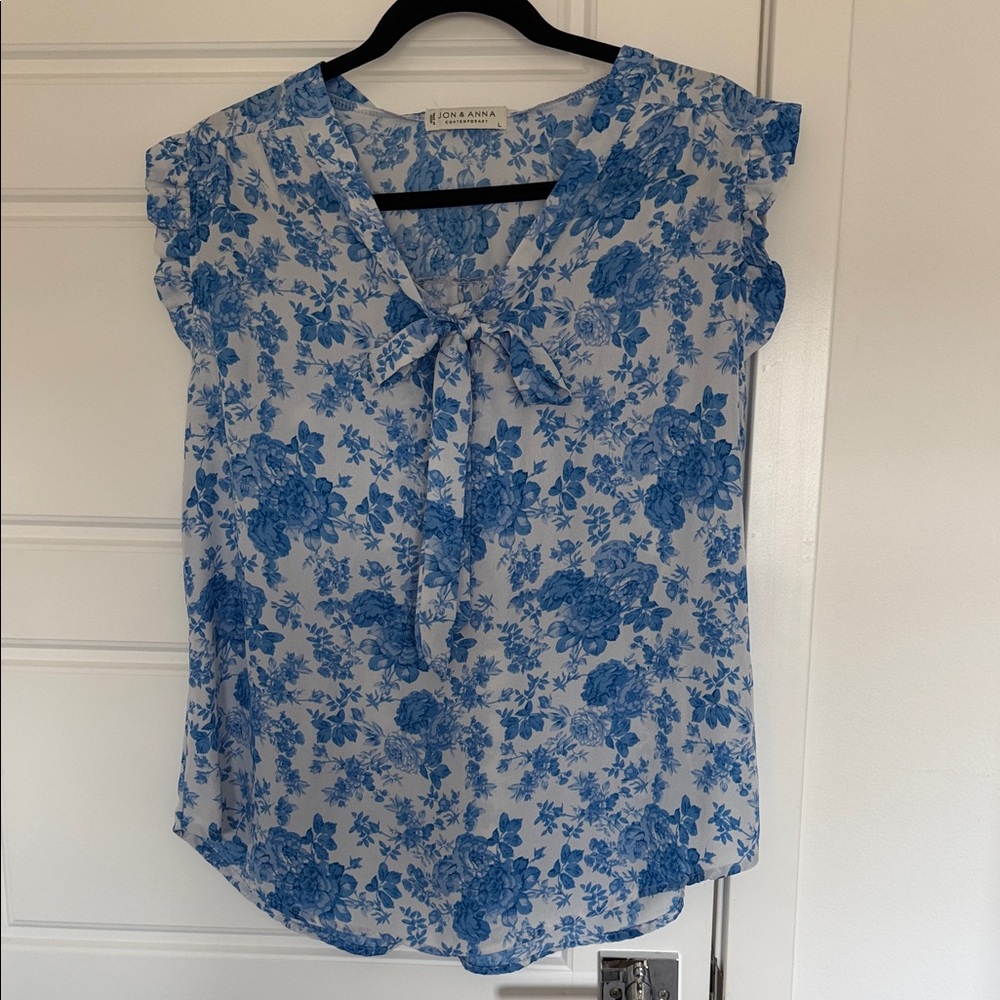 NWOT Blue Floral Tie-Neck Cap Sleeve Top